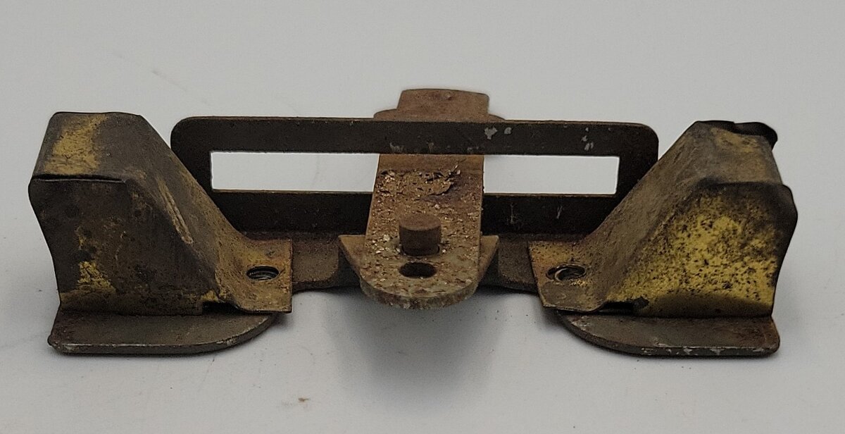 American Flyer 4021-10 Wide Gauge Gray Receiver Bracket w/ Brass Steps & Coupler