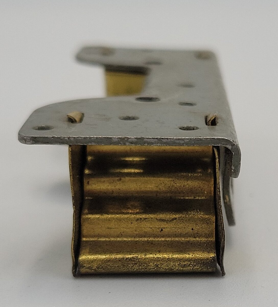 American Flyer 4021-10 Wide Gauge Gray Coupler Receiver Bracket w/ Brass Steps