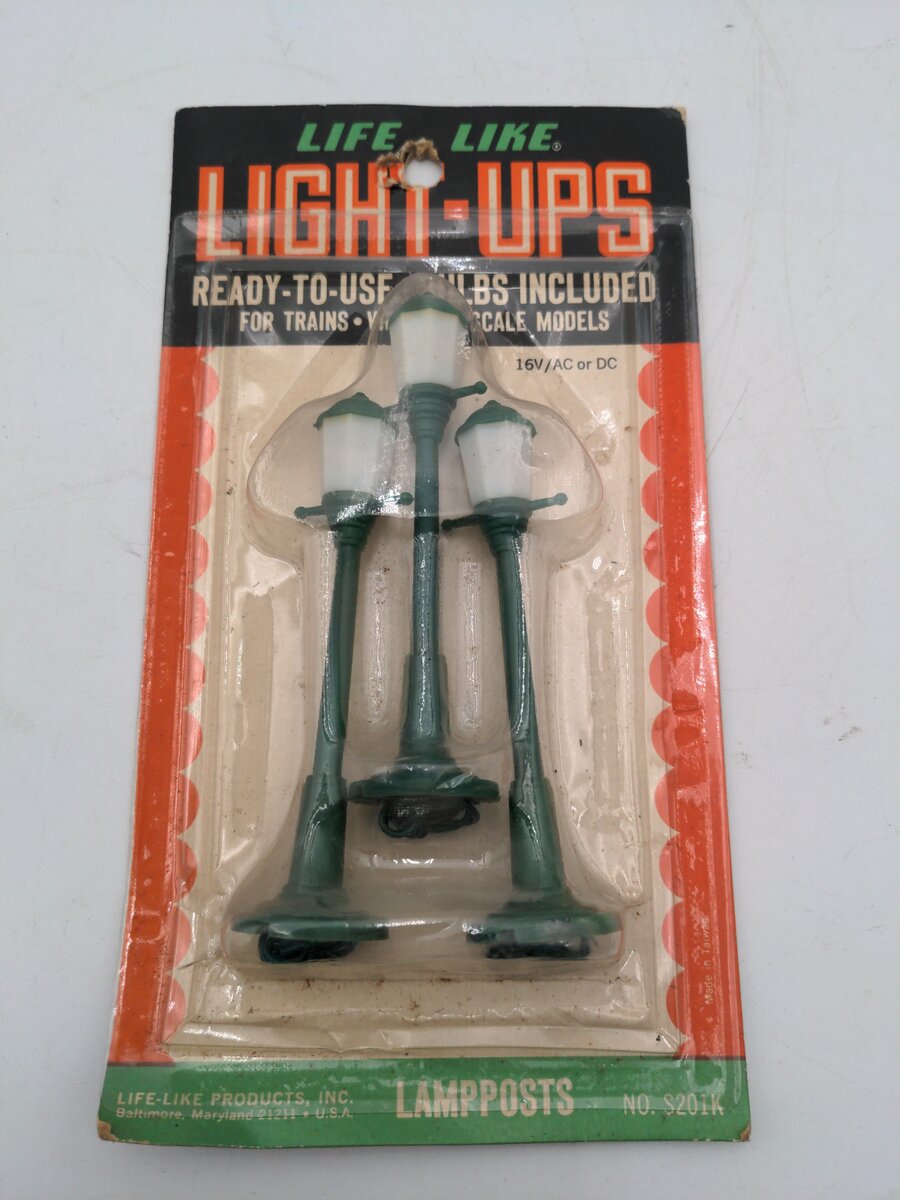 Life Like S201K HO Lampposts 16V/AC Or DC