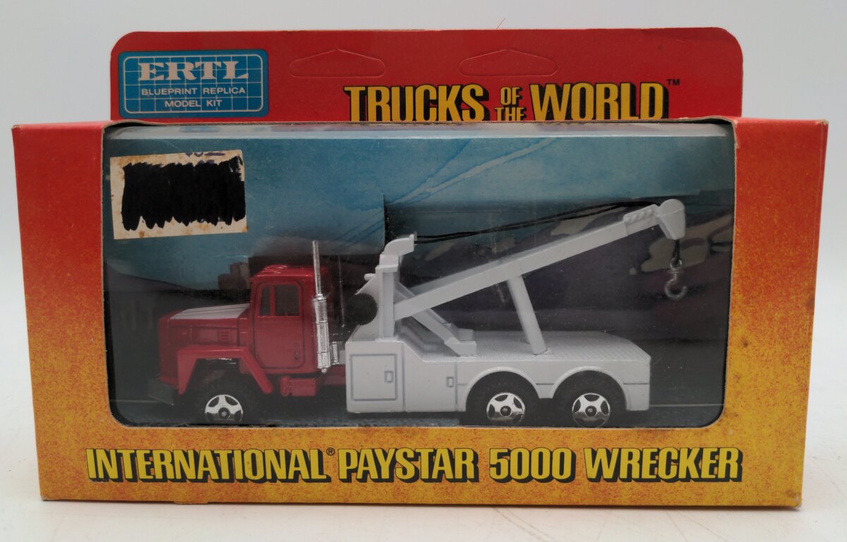 Ertl 1402 1/64 Trucks Of The World International Paystar 5000 Wrecker