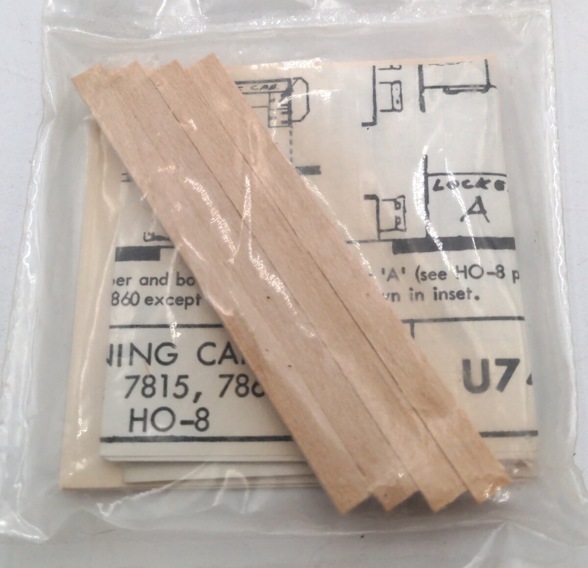 Walthers U655-6 Tables (Set of 24)