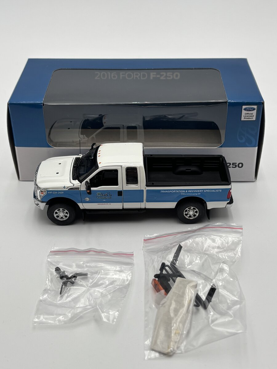 Sword Models SW1100-RICH 1:50 Scale 2016 Ford F-250 - Rich's Towing