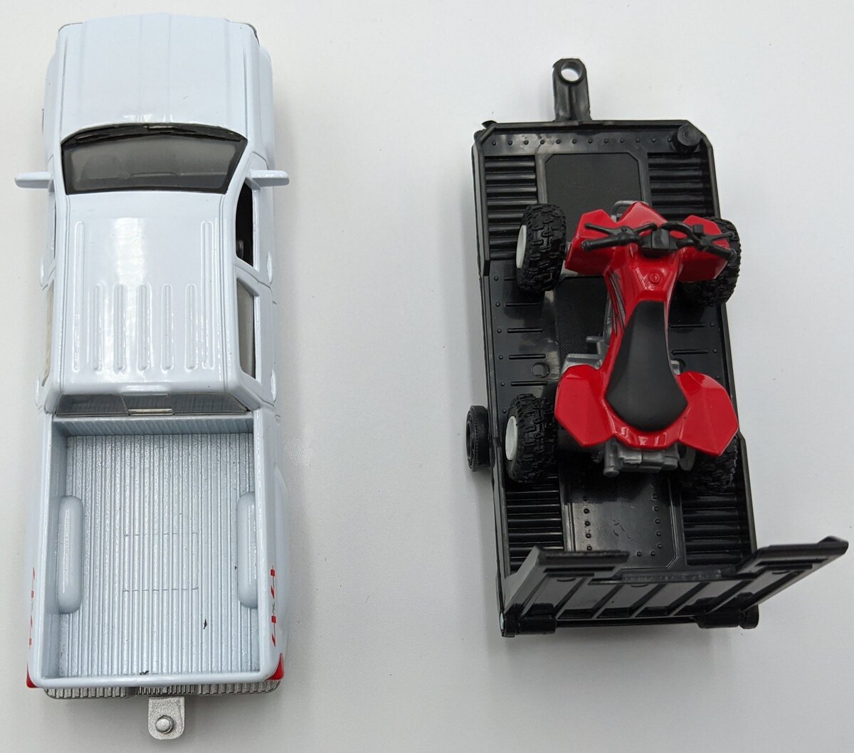 New-Ray 19535B 1:43 2014 Chevy Silverado With Trailer And ATV