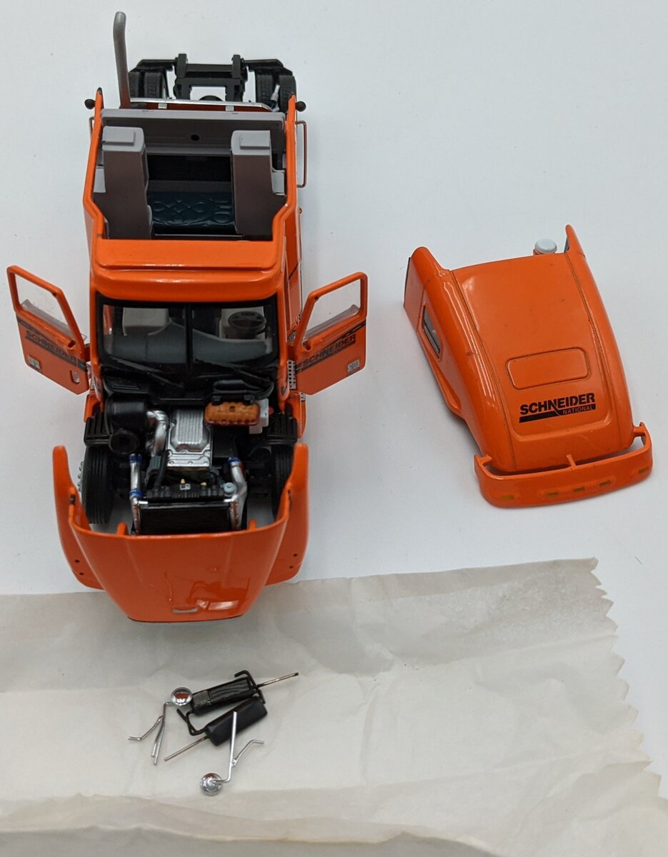 Sword Models 1:50 Scale Schneider Freightliner & Flatbed w/Copper Pipe Load