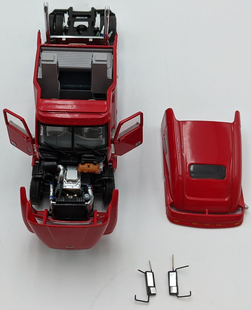 Sword Models 1:50 Scale Freightliner Tractor & Flatbed w/Wood Building Load