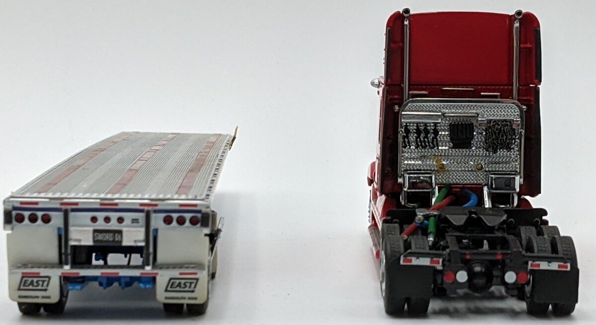 Sword Models 1:50 Scale Freightliner Tractor & Flatbed w/Wood Building Load
