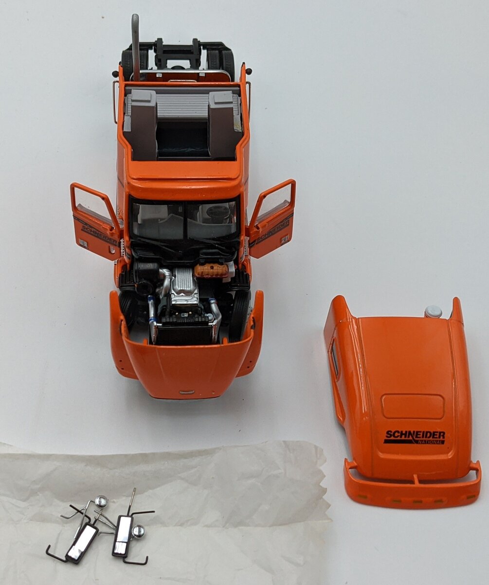Sword Models 1:50 Scale Schneider Freightliner & Flatbed w/Wood Pallets Load