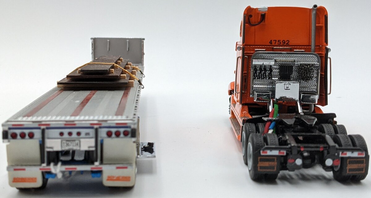 Sword Models 1:50 Scale Schneider Freightliner & Flatbed w/Wood Pallets Load