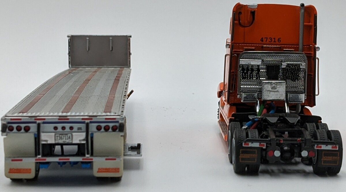 Sword Models 1:50 Scale Schneider Freightliner & Flatbed w/2 Large Pipes Load