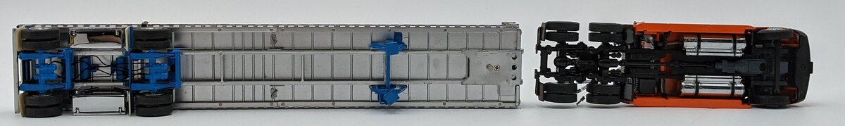 Sword Models 1:50 Scale Schneider Freightliner & Flatbed w/2 Large Pipes Load