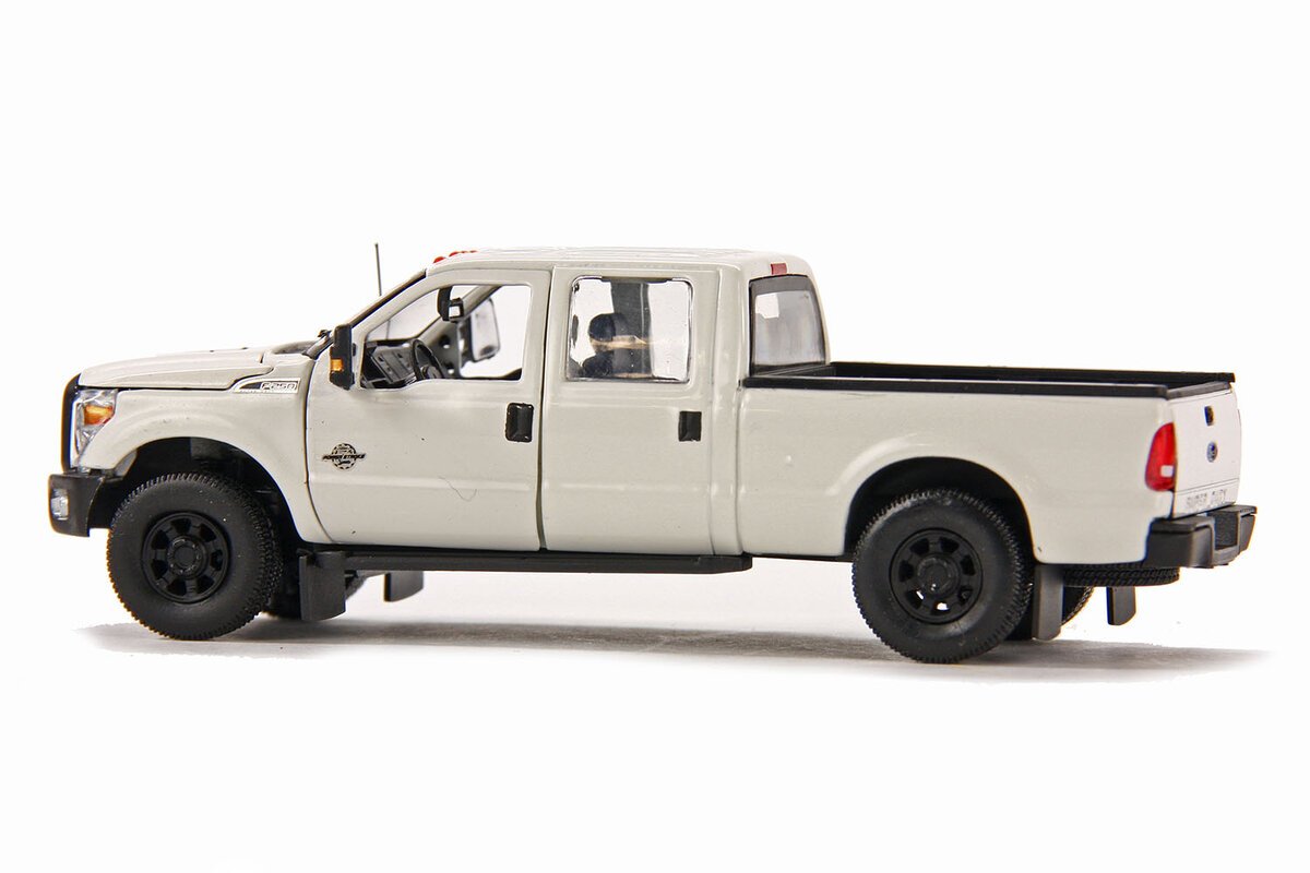 Sword Models SW1200-WM 1:50 Scale 2016 Ford F-250 Pickup Truck - White