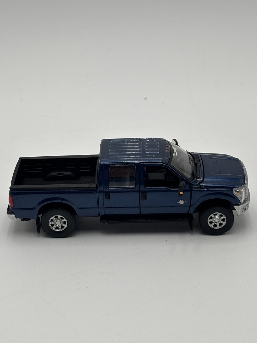 Sword Models SW1200-B 1:50 Scale 2016 Ford F-250 Pickup Truck - Blue