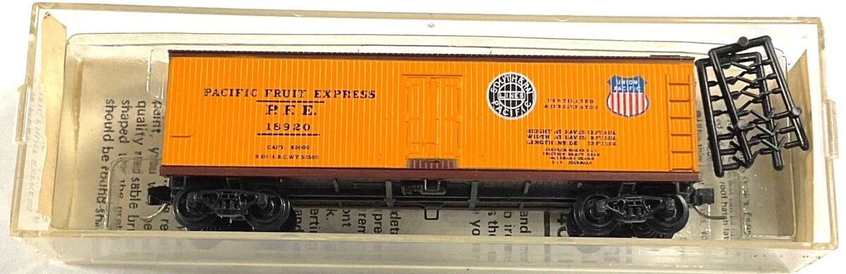 Micro-Trains 47060 N Pacific Fruit Express 40' Double Sheathed Reefer #19716