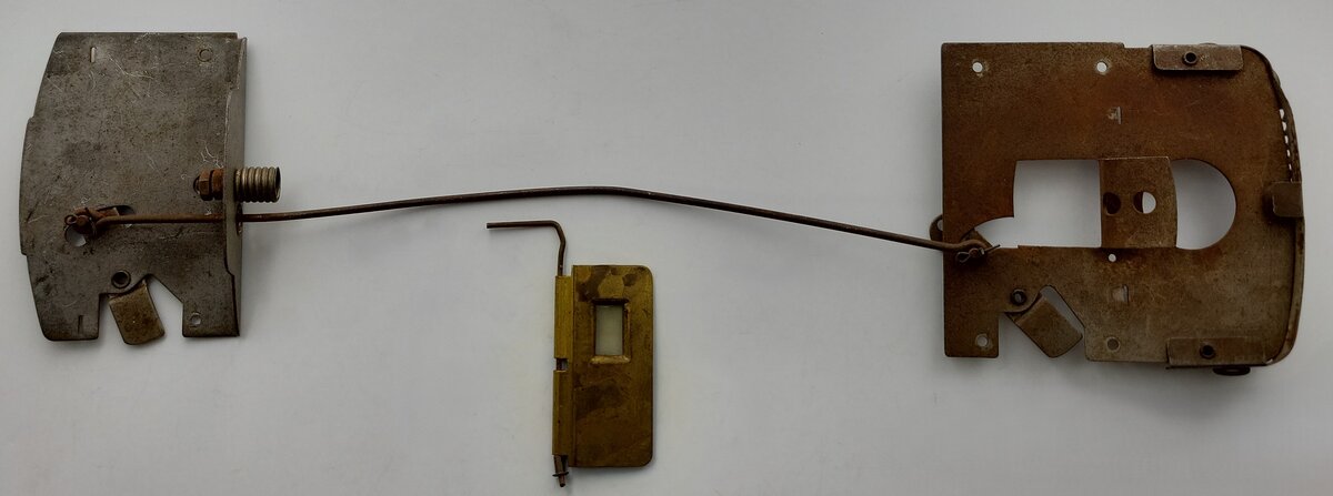 American Flyer 4142-15 Standard Gauge Observation Car Roof Lock Assembly w/ Door