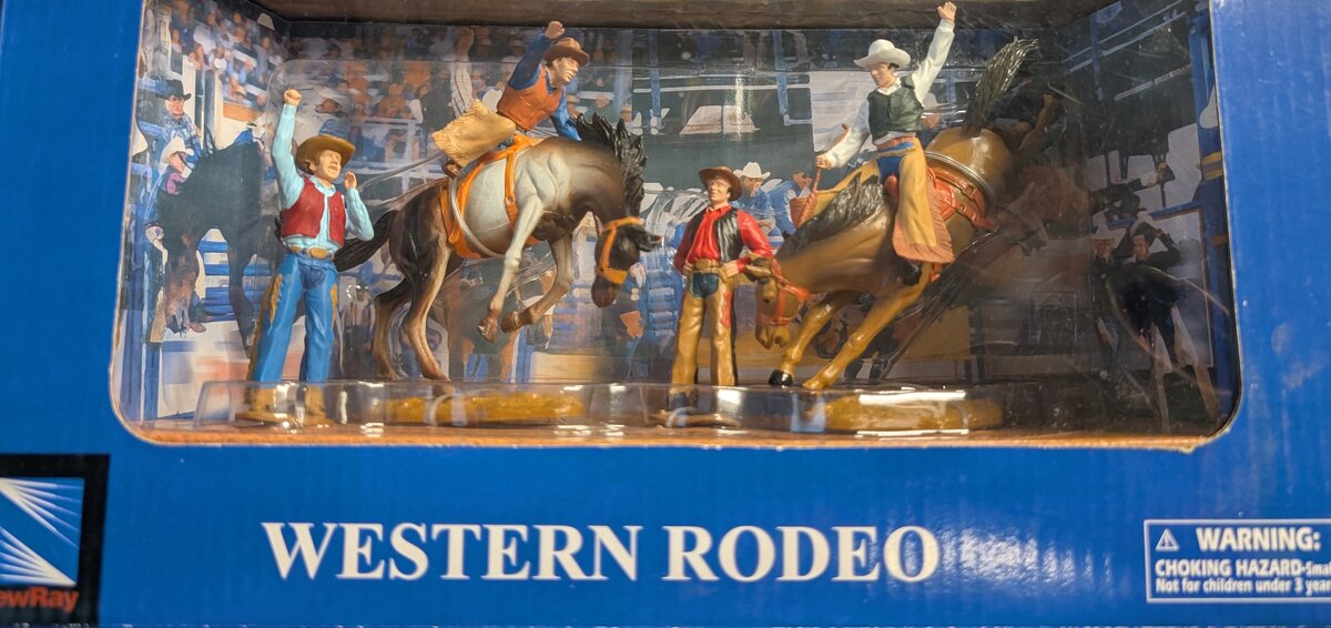 New-Ray 38005 1:32 Western Rodeo Bucking Broncos w/Cowboys Playset (Set of 4)