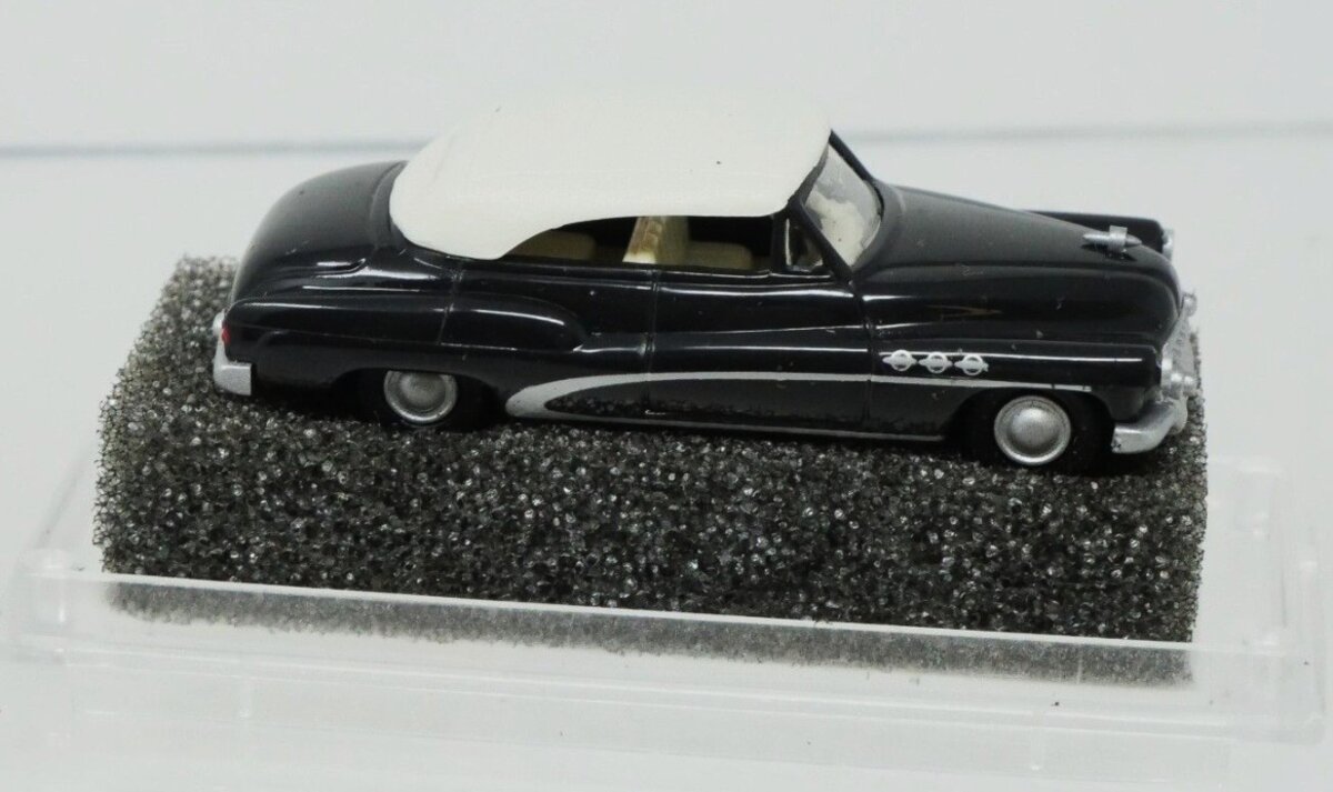 Praline 84703 HO Scale Revell Black W/Cream Buick Cabrio Hard Top Plastic