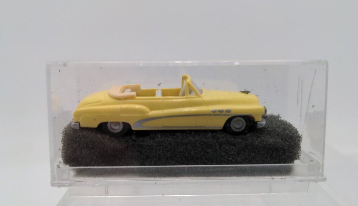 Revell 84702 HO Praline Yellow Buick Cabrio Convertible Plastic Car