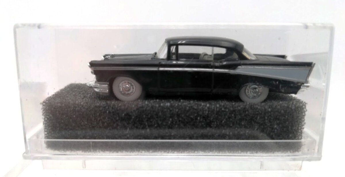 Praline 5002 HO Scale Black / Blue 1950's Chevrolet Bel Air De Luxe