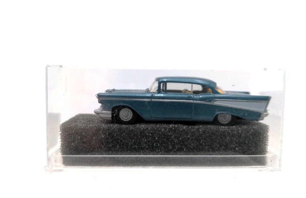 Praline 5004 HO Scale Metallic Blue Chevy Bel Air Lim Plastic Car