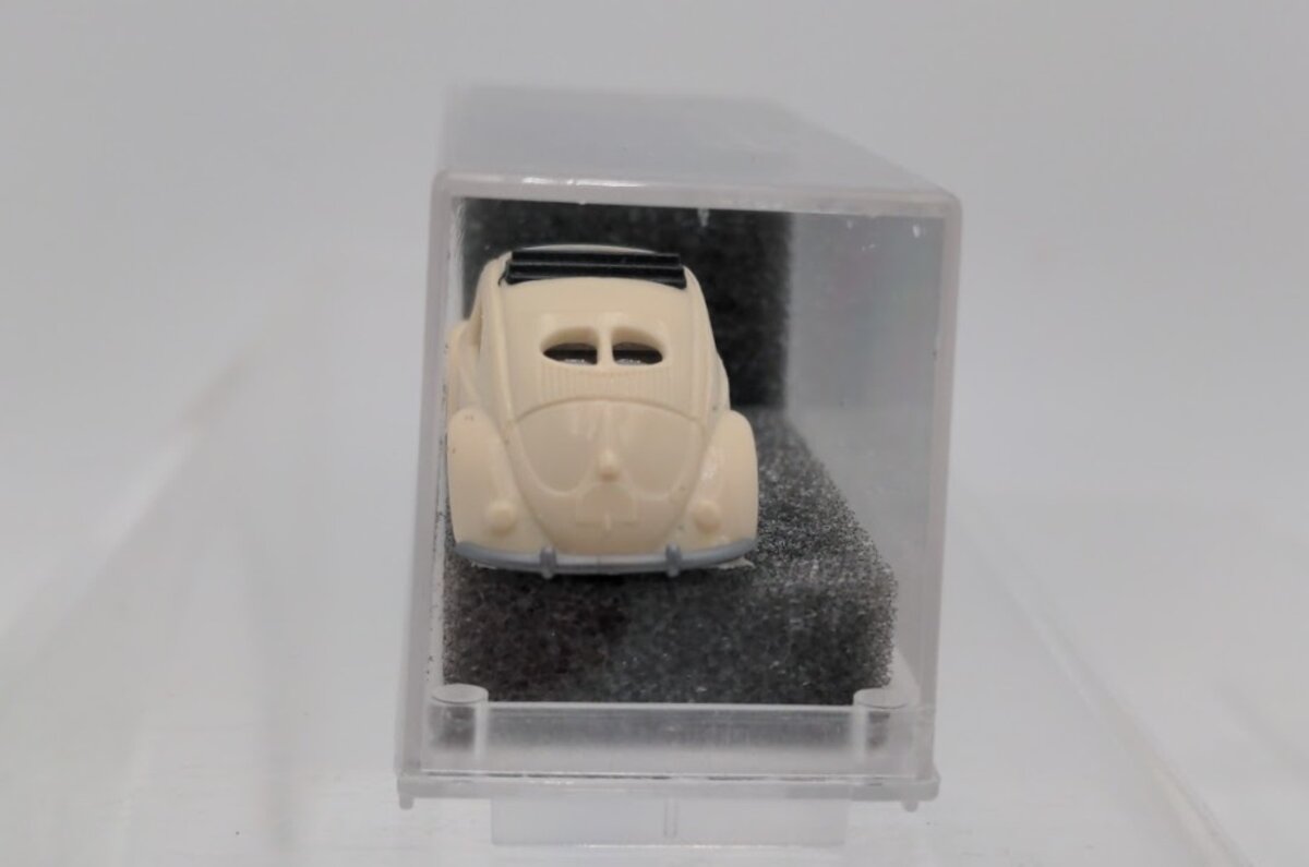 Revell 2731 HO Scale Praline Cream VW Beetle 1200 Saloon 1952 Split