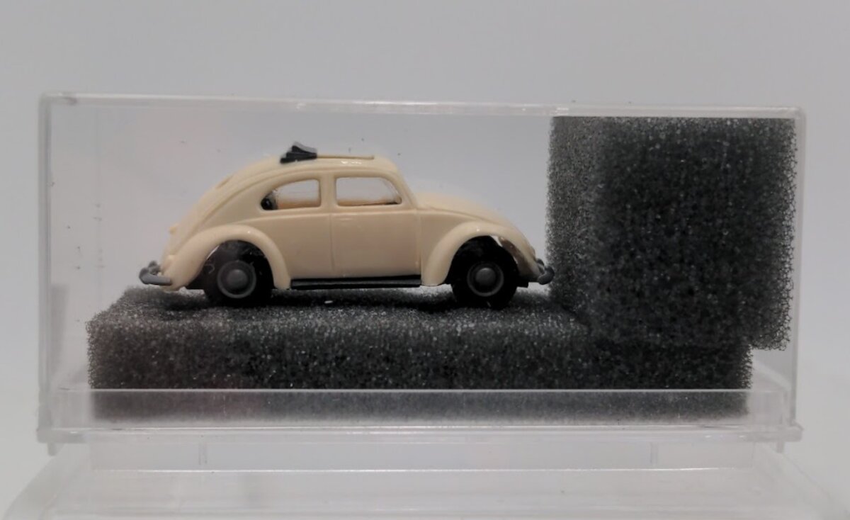 Revell 2731 HO Scale Praline Cream VW Beetle 1200 Saloon 1952 Split