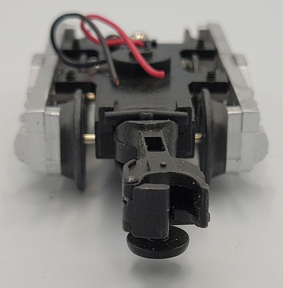 K-Line K4400-35 O Gauge 6-Wheel Cast Silver Passenger Operating Coupler Truck