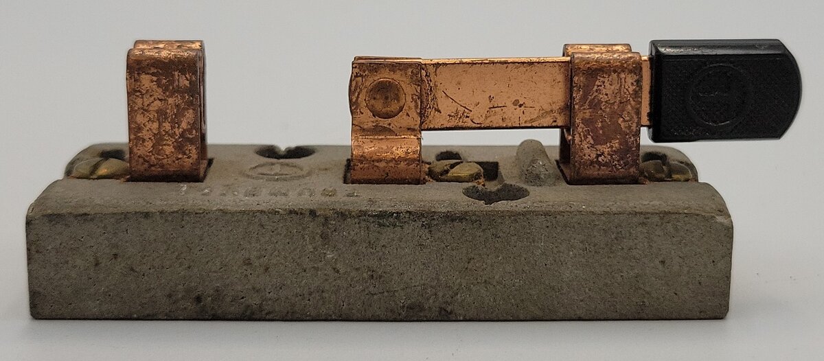TRUMBULL 708 Battery Switch with Porcelain Base