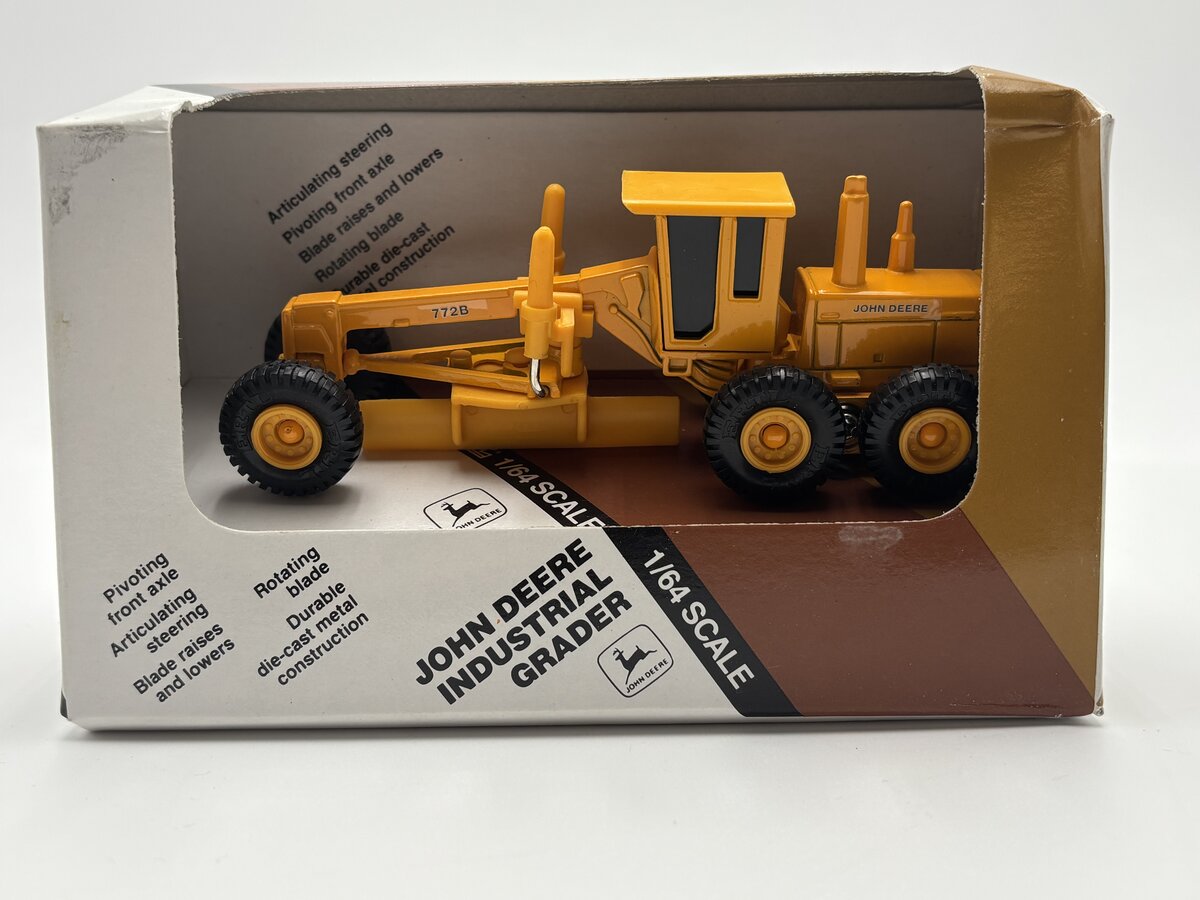 Ertl 5540 1:64 John Deere Industrial Grader