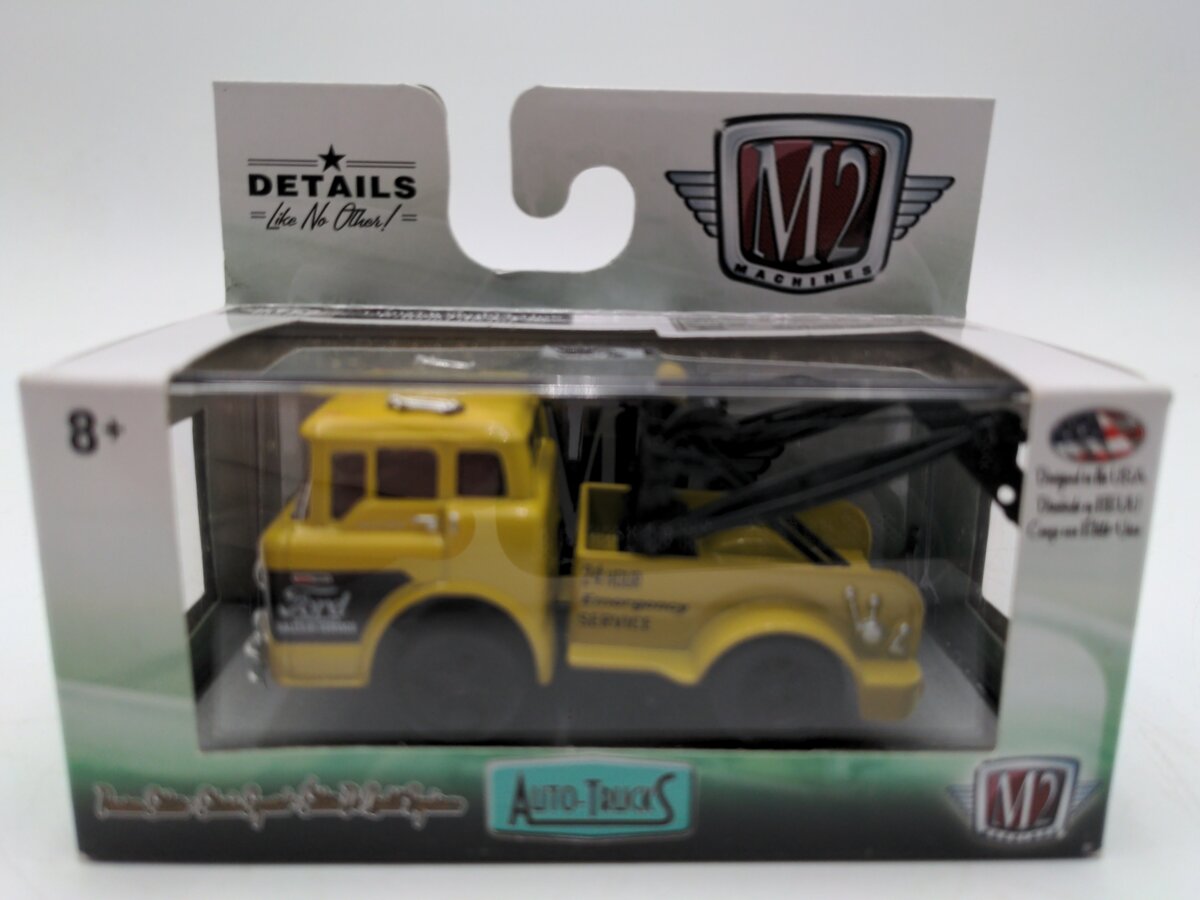 M2 Machines R52 1:64 1970 Ford C-600 Tow Truck