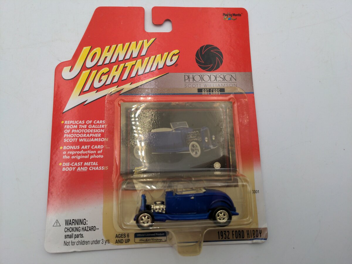 Playing Mantis 150-01 Johnny Lightning 1932 Ford Hiboy