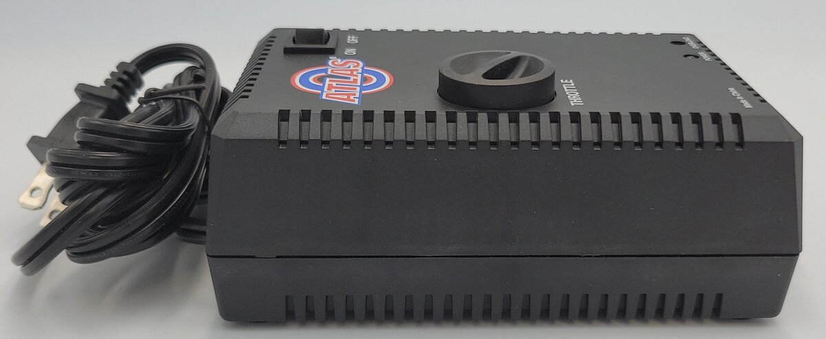 Atlas 1000030 O Gauge 30 Watt Transformer with Instructions - Boxed