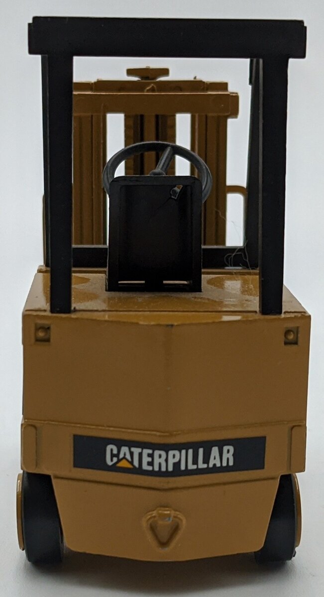 NZG 225 1:50 Caterpillar M50B Lift Truck