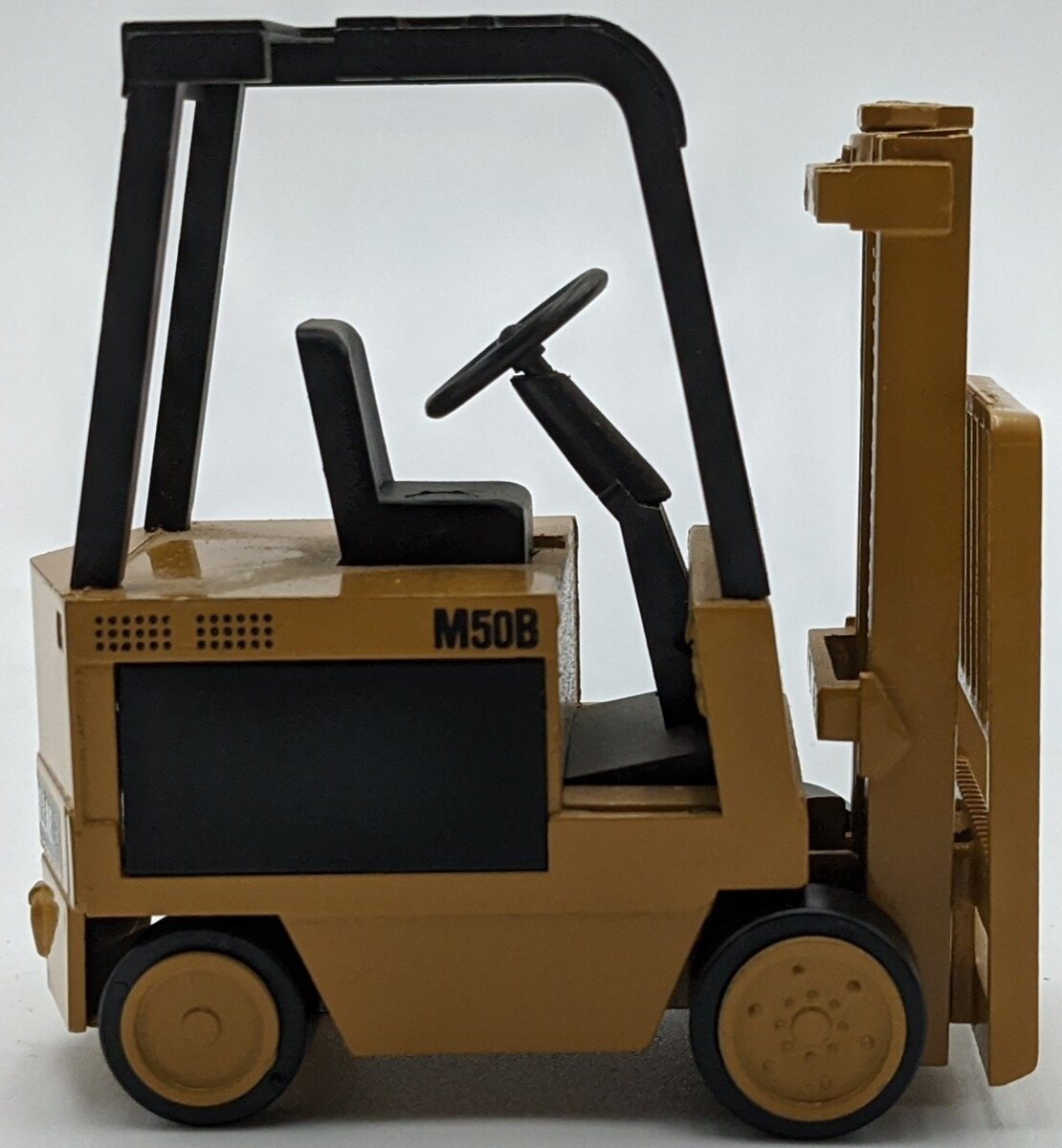 NZG 225 1:50 Caterpillar M50B Lift Truck