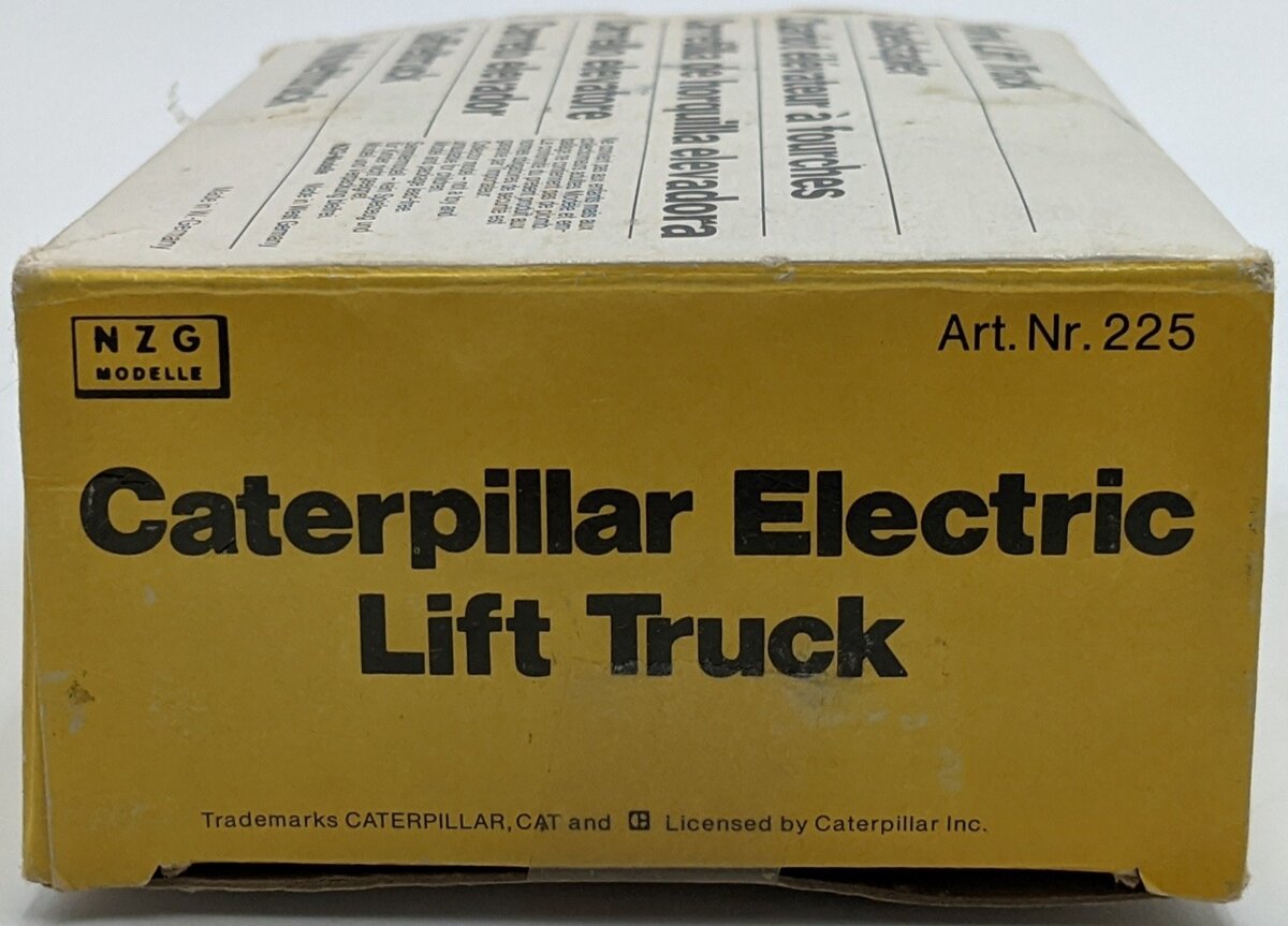 NZG 225 1:50 Caterpillar M50B Lift Truck