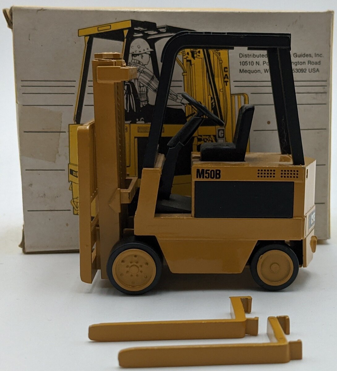 NZG 225 1:50 Caterpillar M50B Lift Truck
