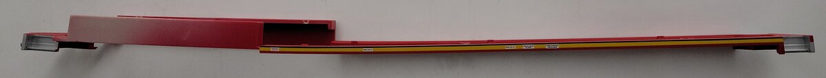 Lionel 18254-3 Santa Fe Dash-9 Diesel Locomotive Yellow / Red Walkway