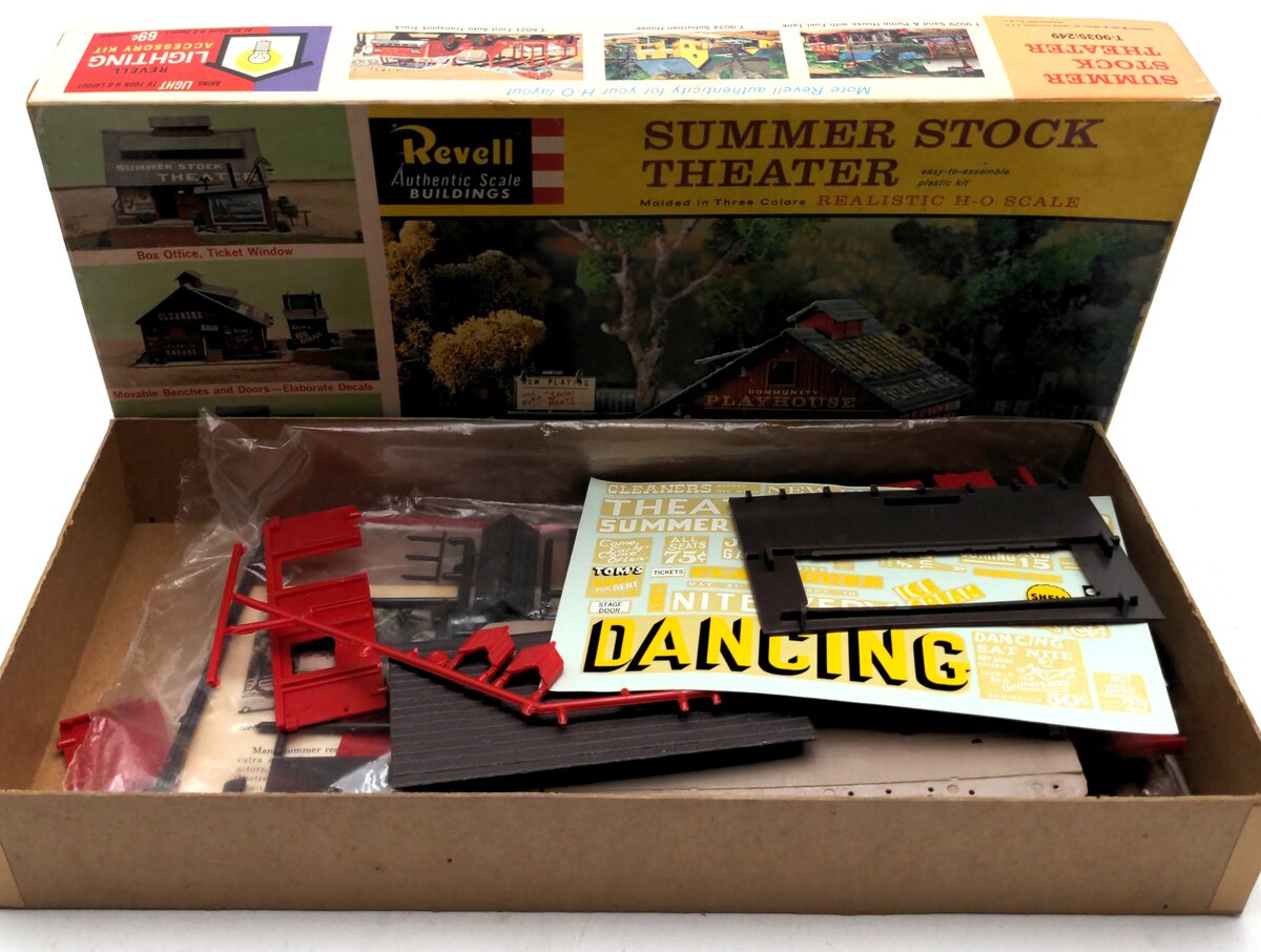Revell T-9035:249 HO Scale Summer Stock Theater Building Kit