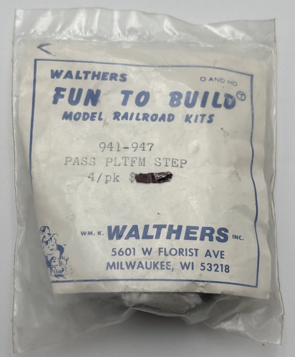 Walthers 941-947 HO/O Passenger Platform Steps (Pack of 4)