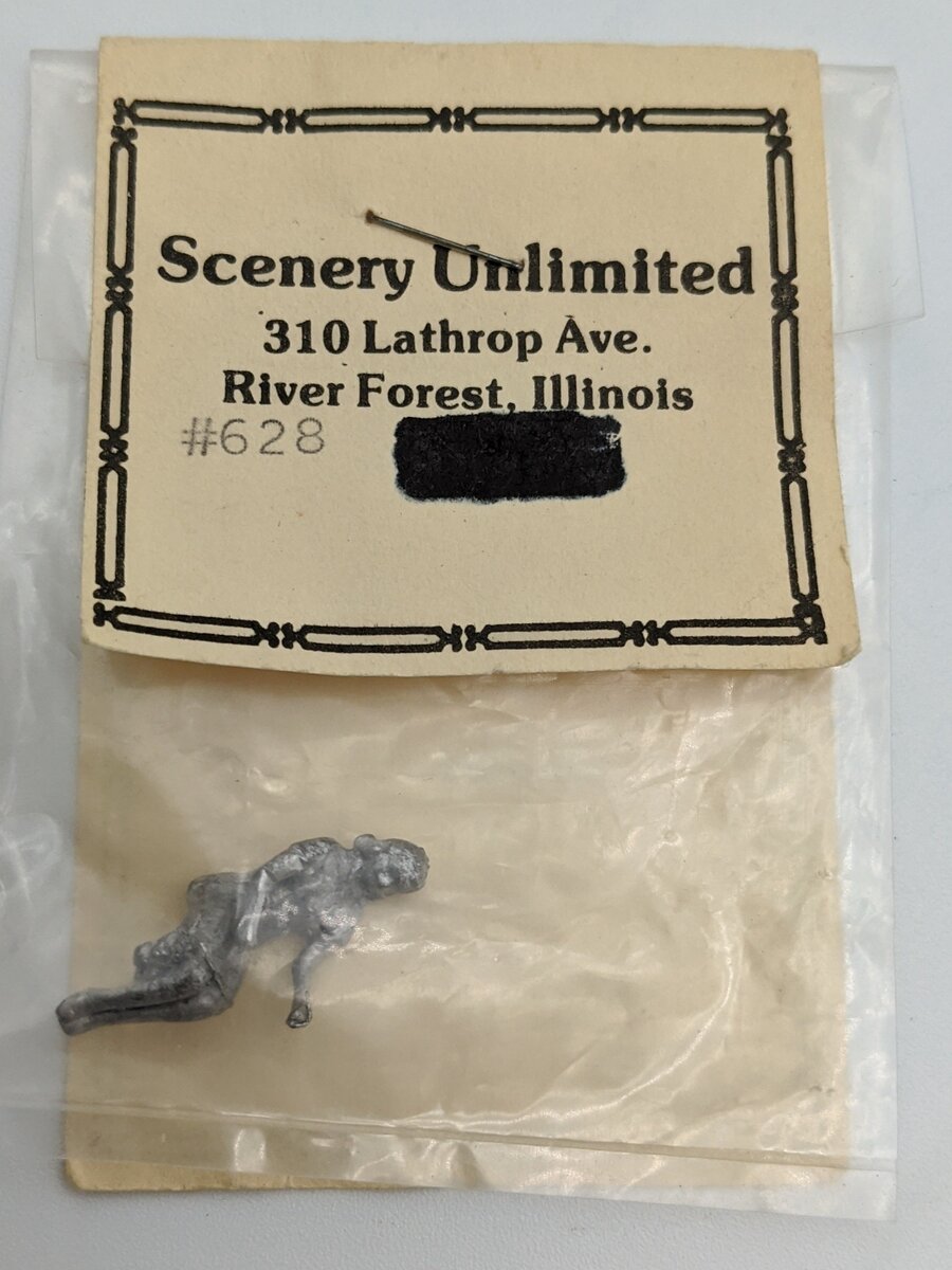 Scenery Unlimited 628 S Seated Woman Figure