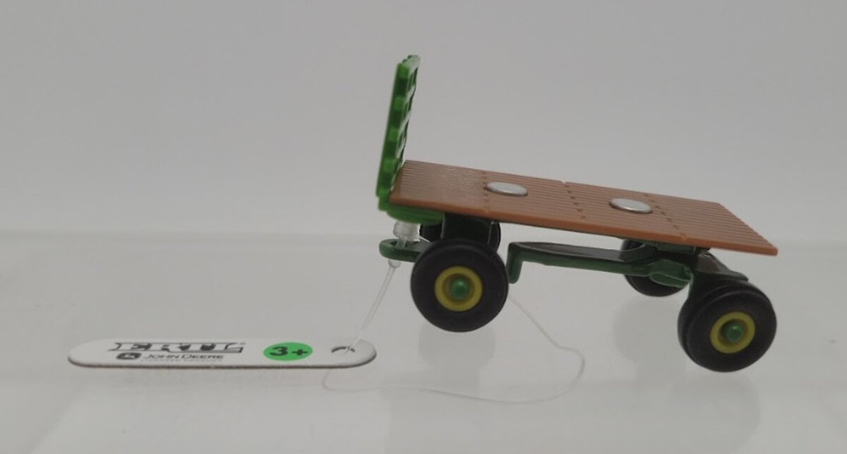 Ertl 35131 1:64 Scale John Deere Green/Brown Hay Wagon Die Cast & Plastic Parts
