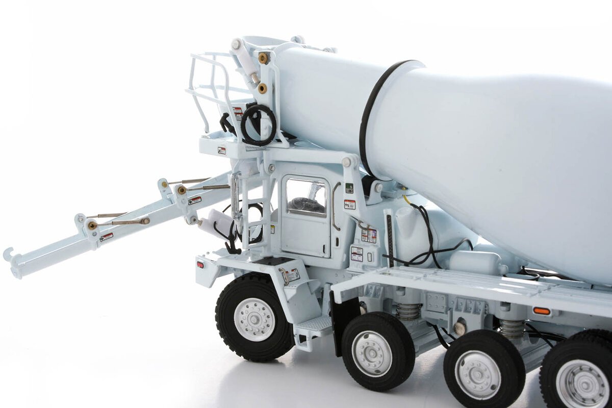 TWH Collectibles TWH075 1:50 Scale 01063 Oshkosh Front Discharge Mixer White