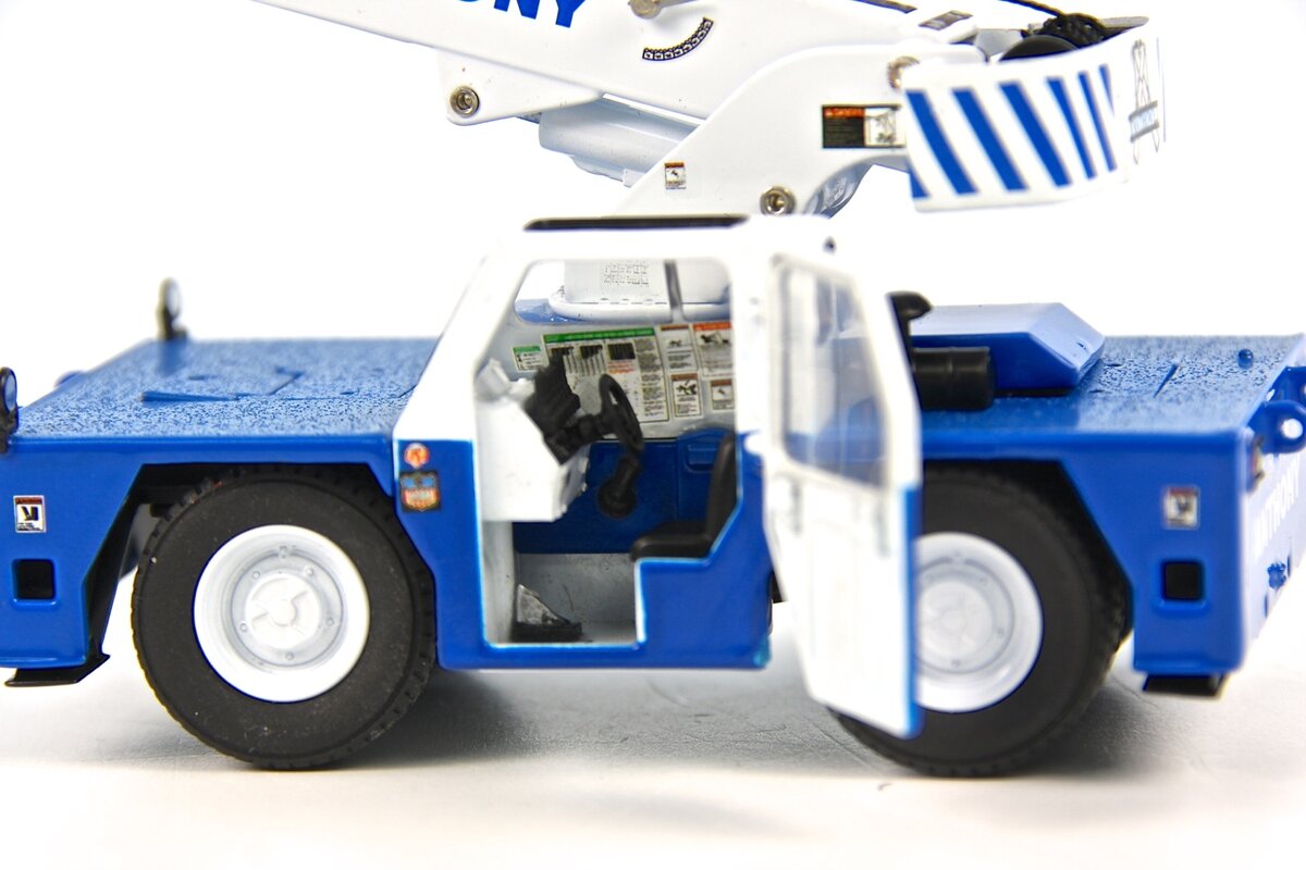 Shuttlelift SW2017-ANT 1:50 5540F Carry Deck Industrial Crane Anthony Colors