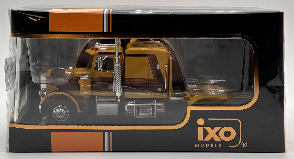 IXO Models TR134.22 1:43 Peterbilt 359 1973 Tractor Truck