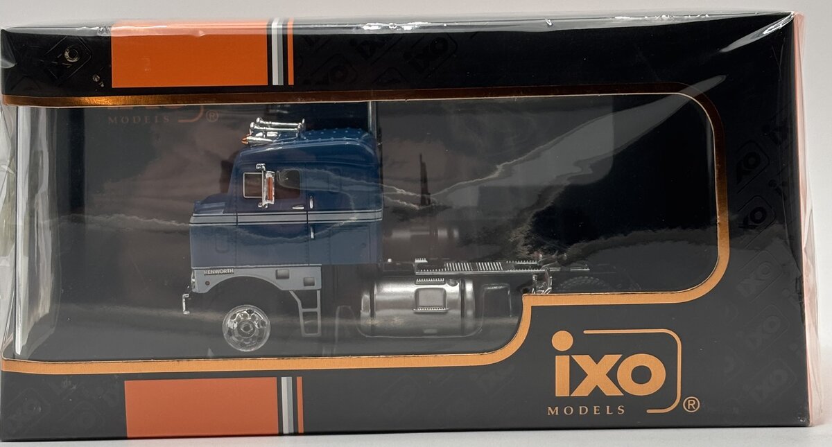 IXO Models TR154.22 1:43 Kenworth Bullnose 1950 Semi Tactor