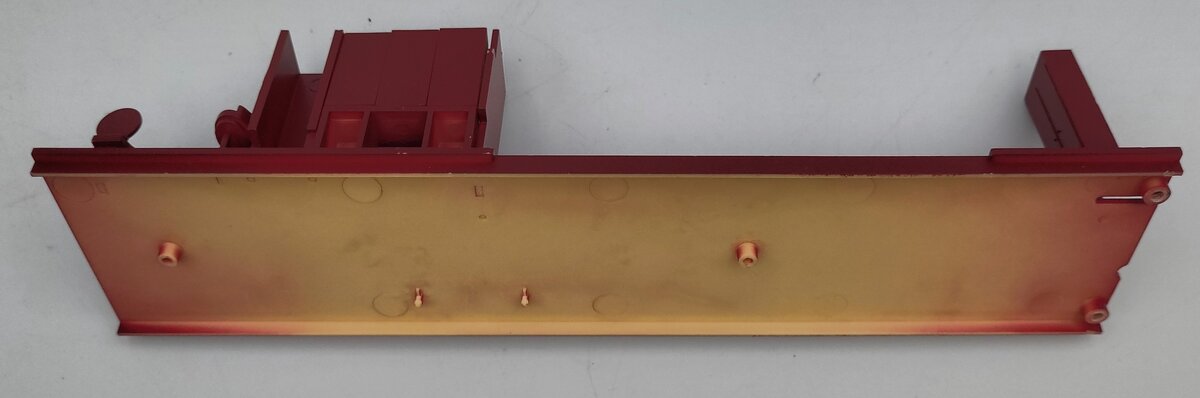 Lionel 82575-5 Red Texas Special Streamlined Baggage Car with Bathroom Interior