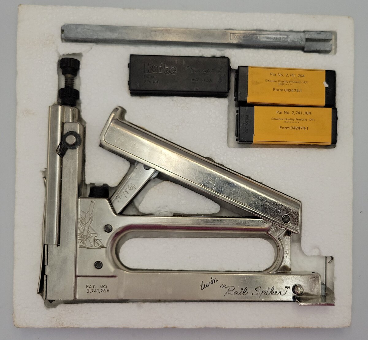 Kadee 700 Kadee HO-83 Twin Rail Spiker with Code 70 Spikes & Conversion Kit