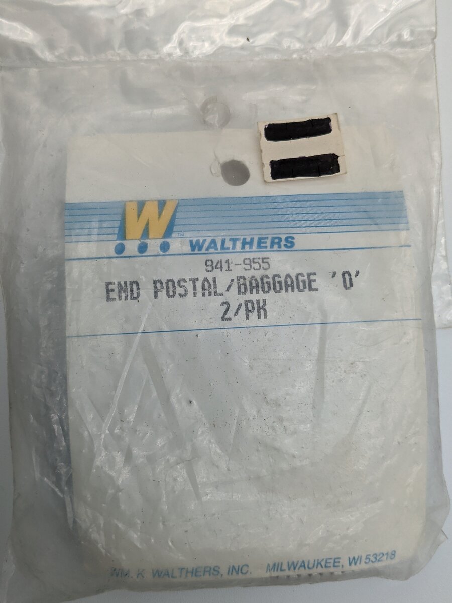 Walthers 941-955 O Postal Baggage Car Ends (2-Pack)
