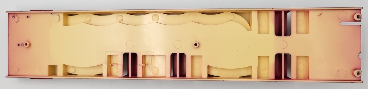 Lionel 82578-5 Maroon Texas Streamlined Observation Car Booth Interior