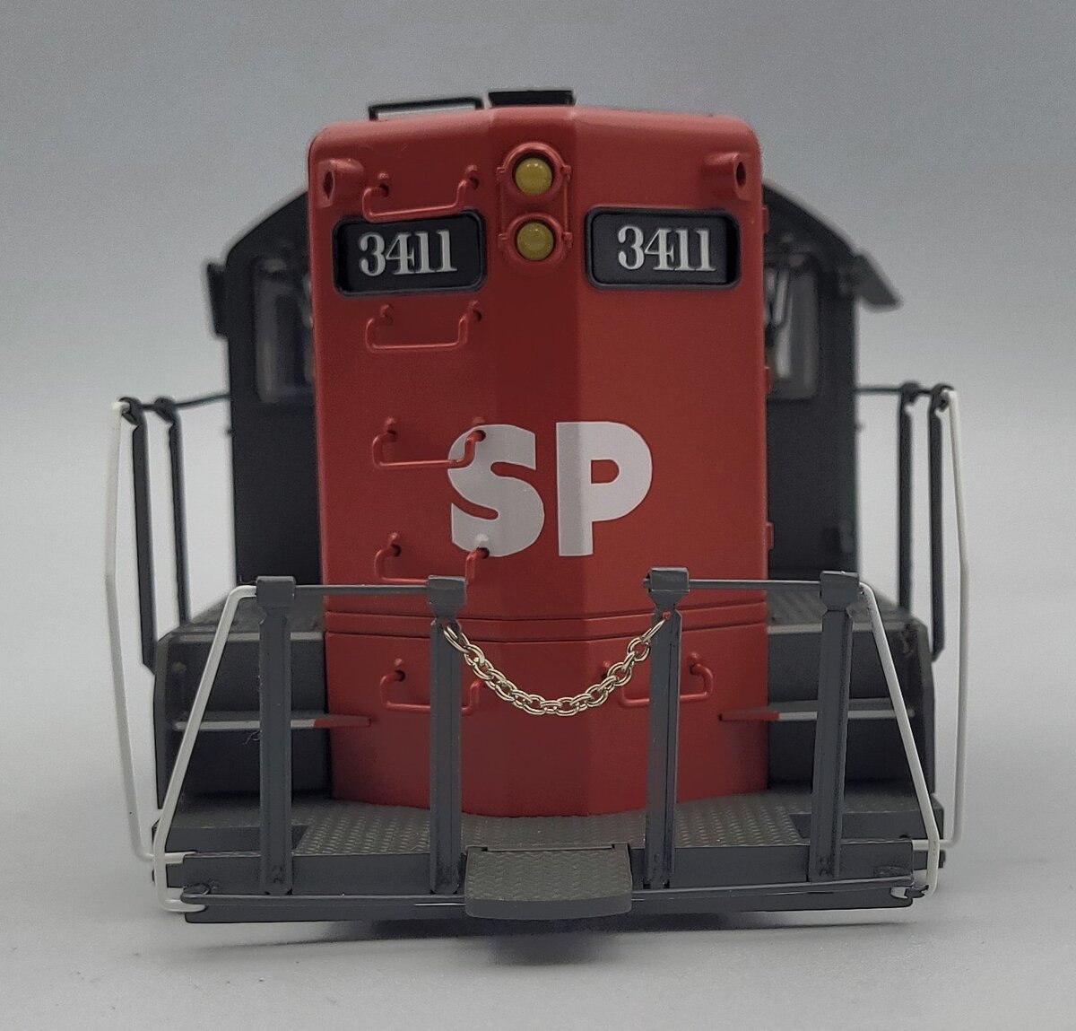 Lionel 38892-2 Gray Southern Pacific GP9 Diesel Locomotive Shell #3411