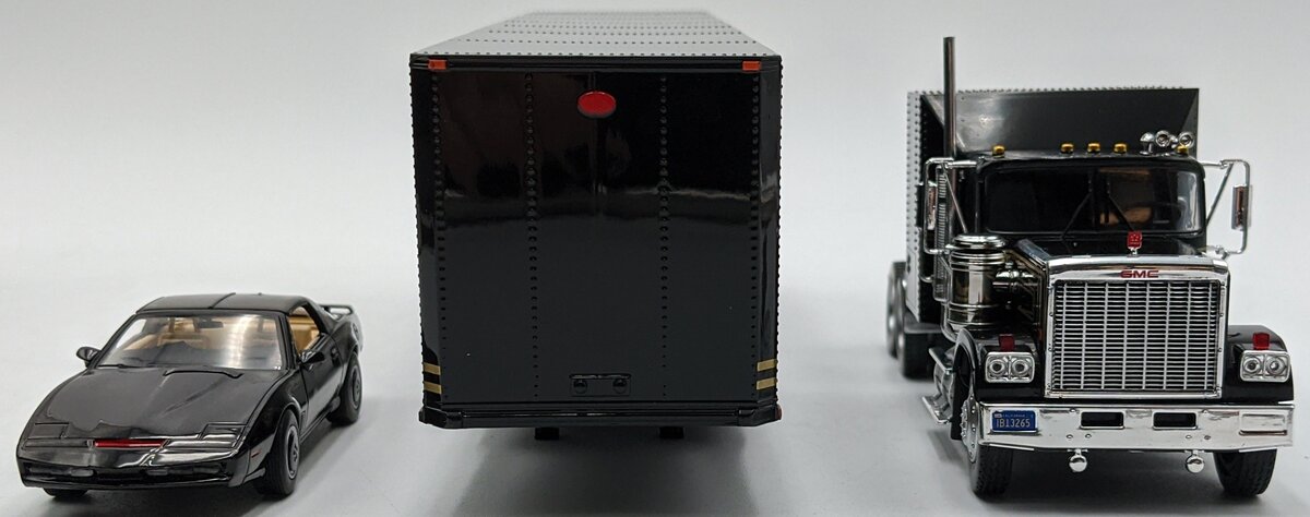 Iconic Replicas 43-0639 1:43 GMC General W/Trailer & Firebird Knight Rider